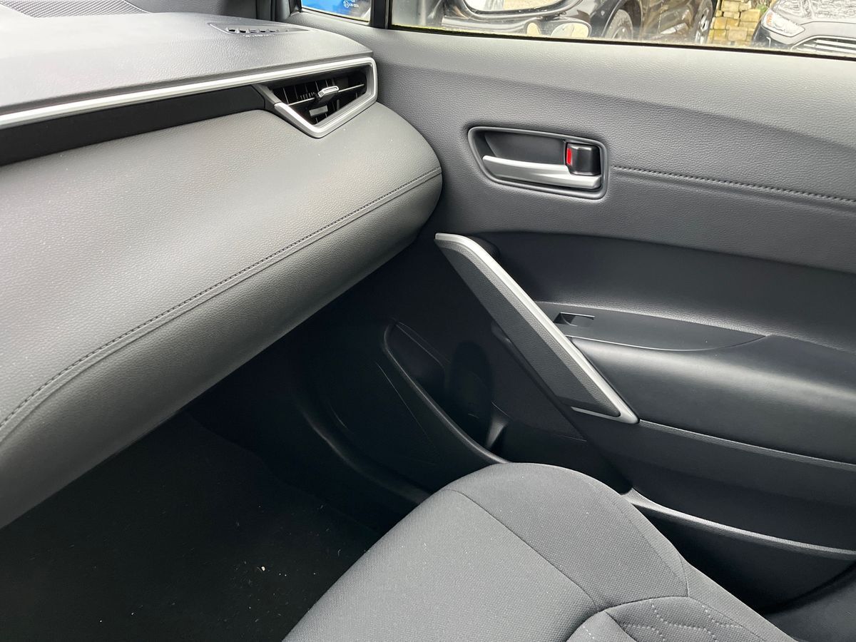 Billede af Toyota Corolla Cross 2,0 Hybrid Style E-CVT 197HK 5d Aut.