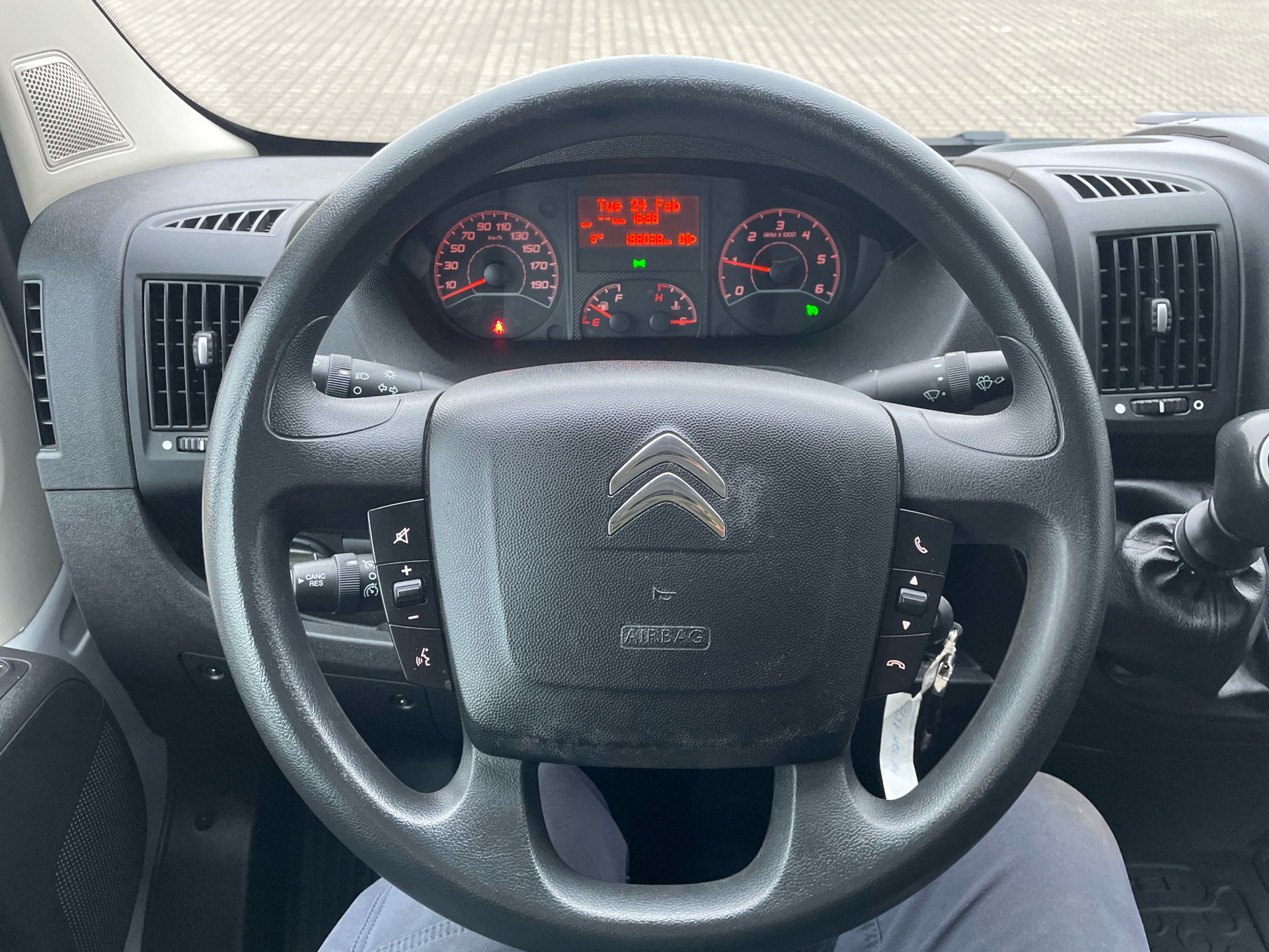 Billede af Citroën Jumper 33 L3H2 2,2 Blue HDi Flexline 140HK Van