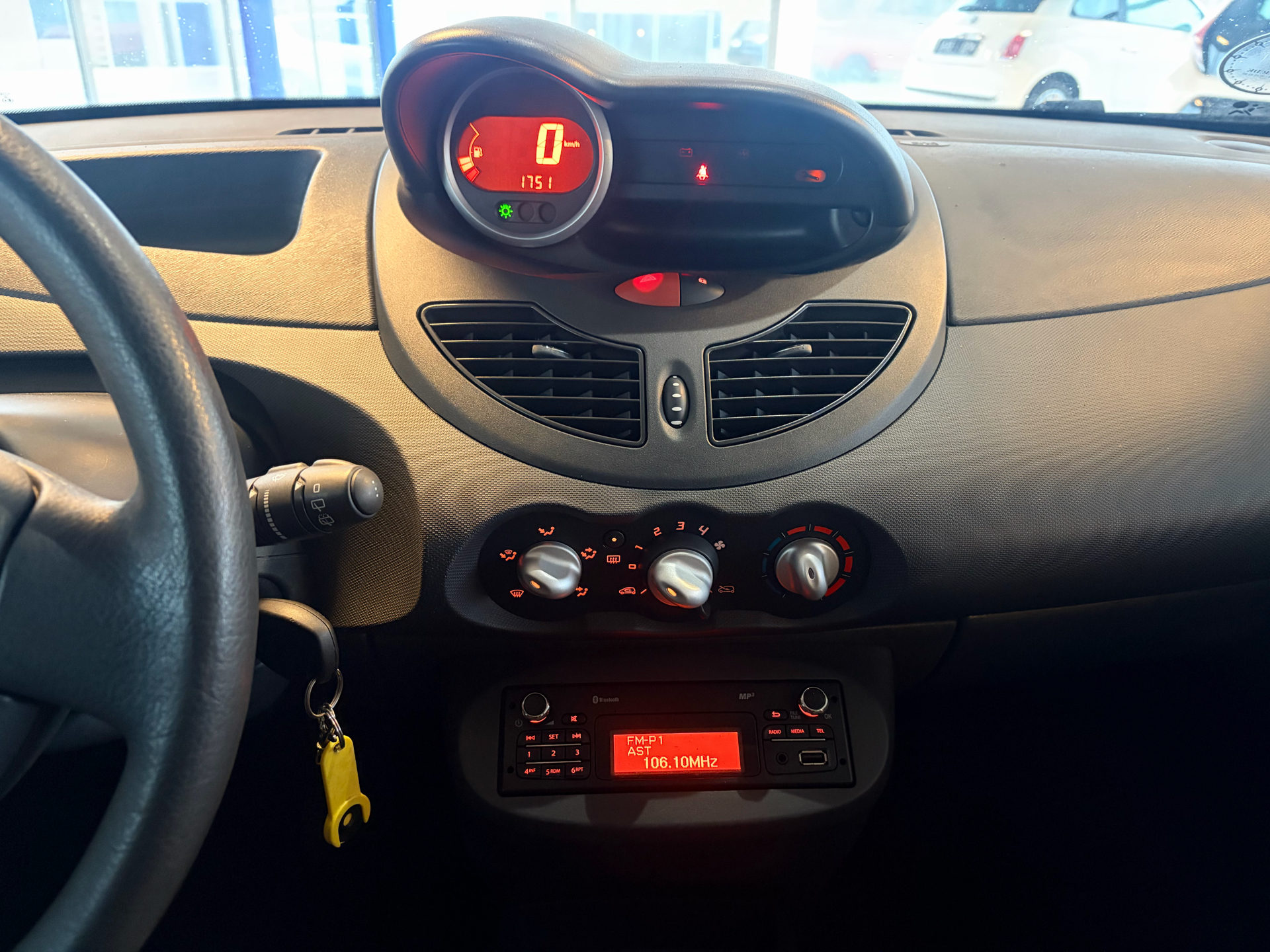 Billede af Renault Twingo 1,2 16V Authentique 75HK 3d