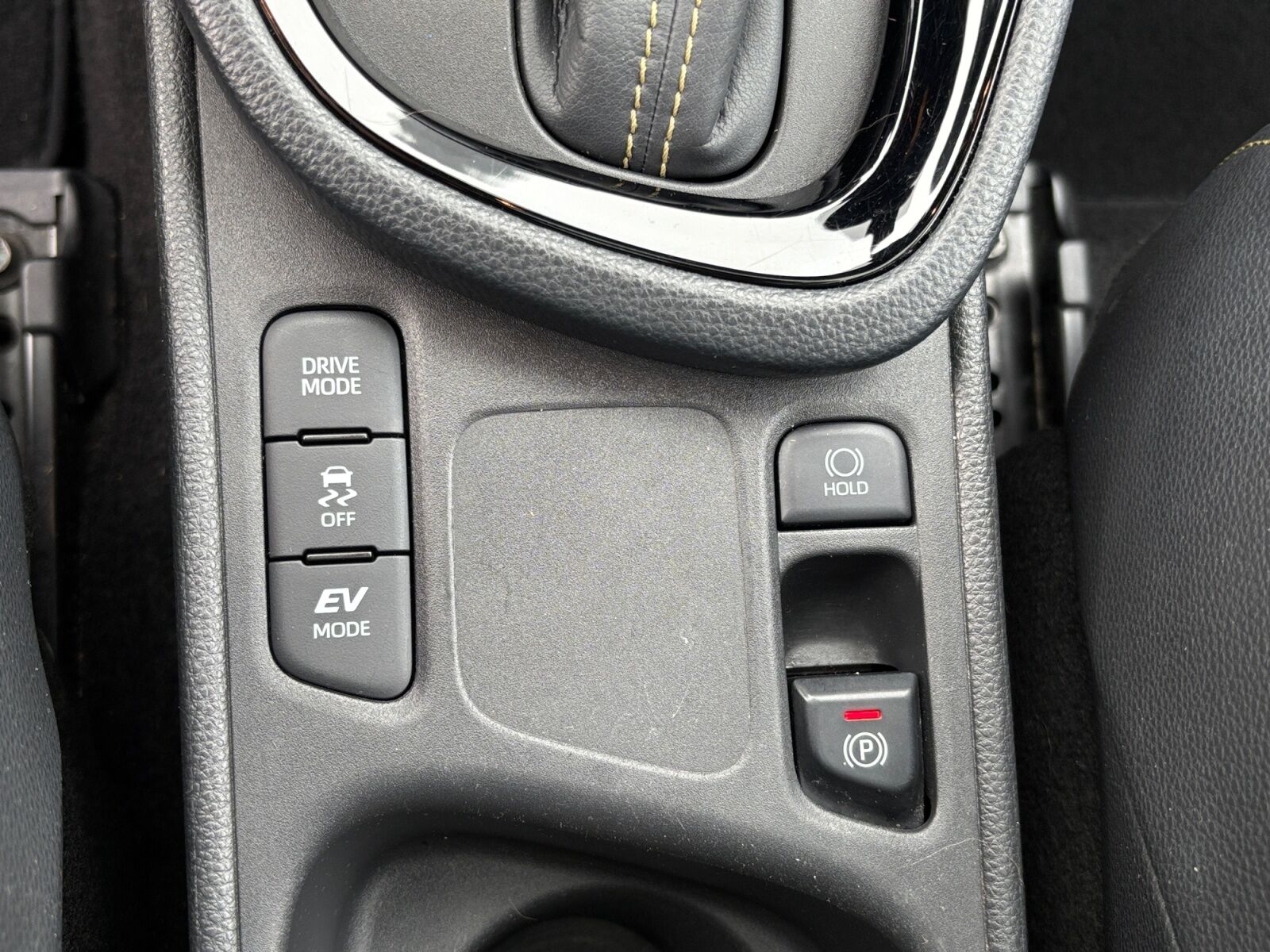 Billede af Toyota Yaris Cross 1,5 Hybrid Adventure 116HK 5d Trinl. Gear