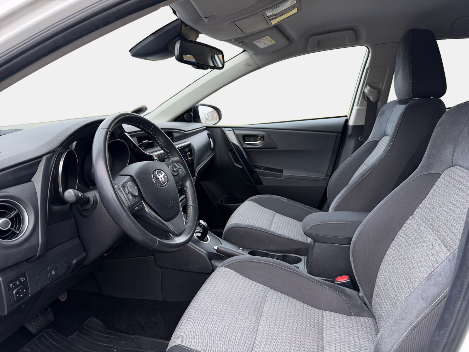 Billede af Toyota Auris Touring Sports 1,8 Hybrid Selected Bi-tone 136HK Stc Aut.