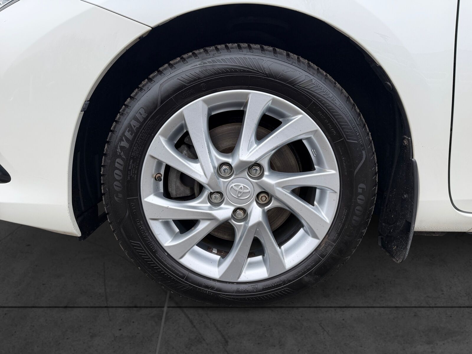 Billede af Toyota Auris Touring Sports 1,8 Hybrid Selected Bi-tone 136HK Stc Aut.