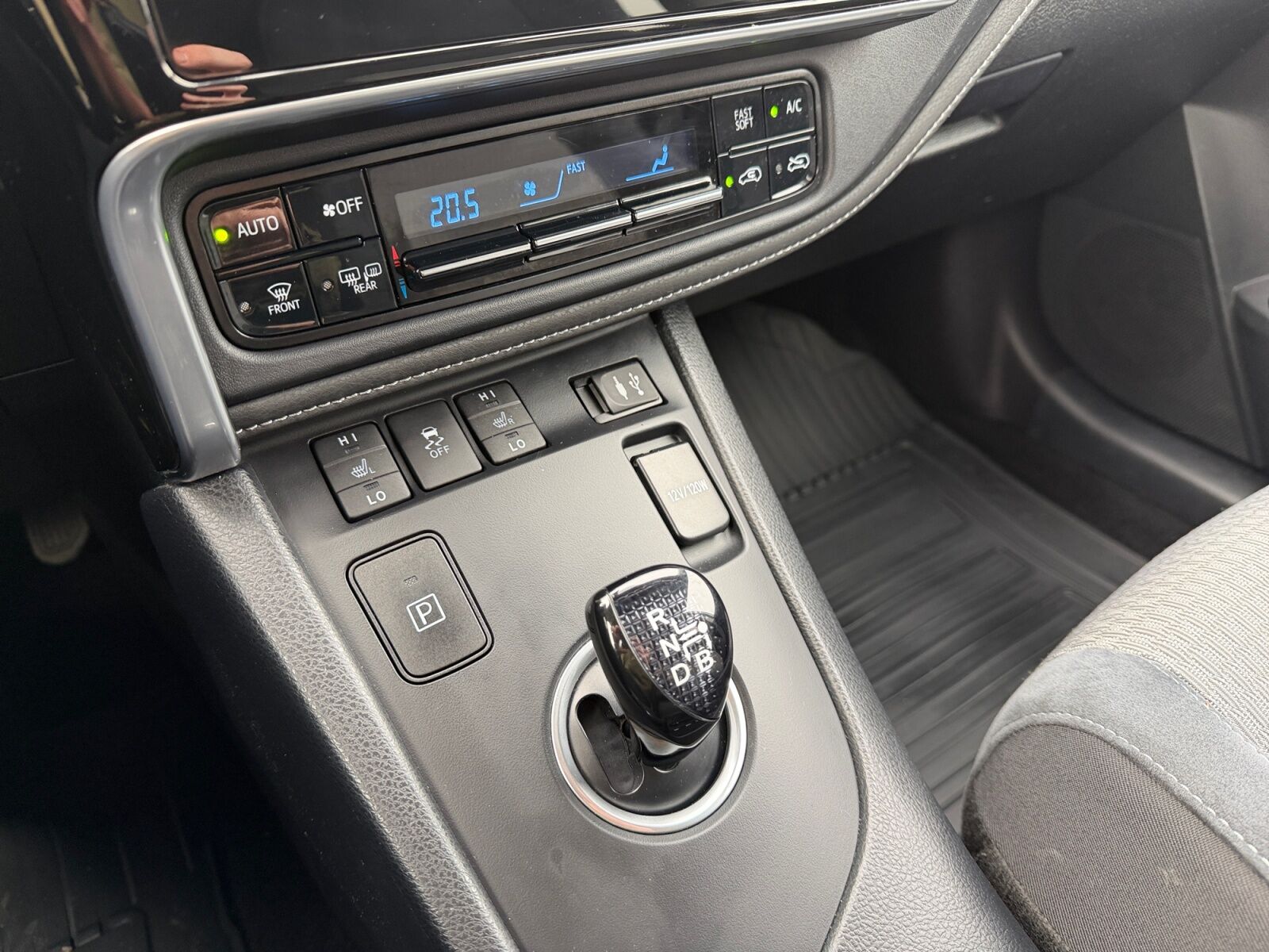 Billede af Toyota Auris Touring Sports 1,8 Hybrid Selected Bi-tone 136HK Stc Aut.