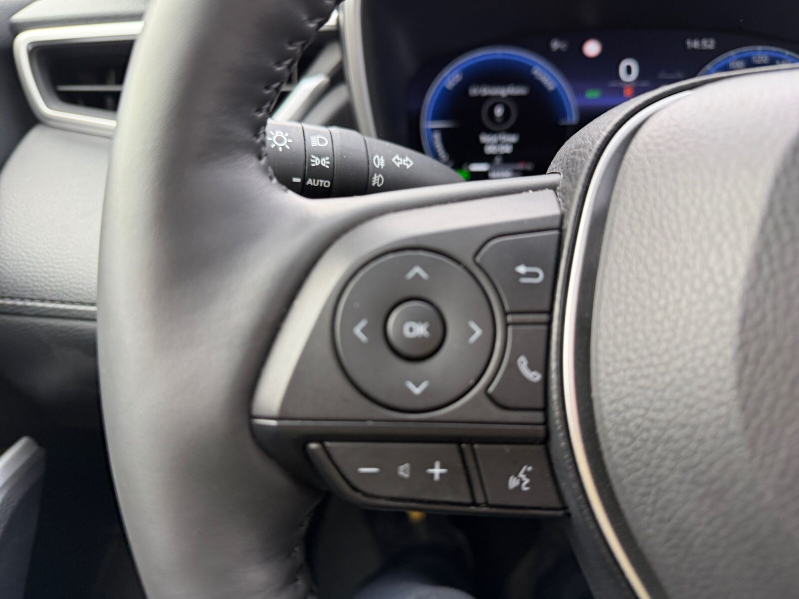 Billede af Toyota Corolla Cross 1,8 Hybrid Style Comfort 140HK 5d Aut.