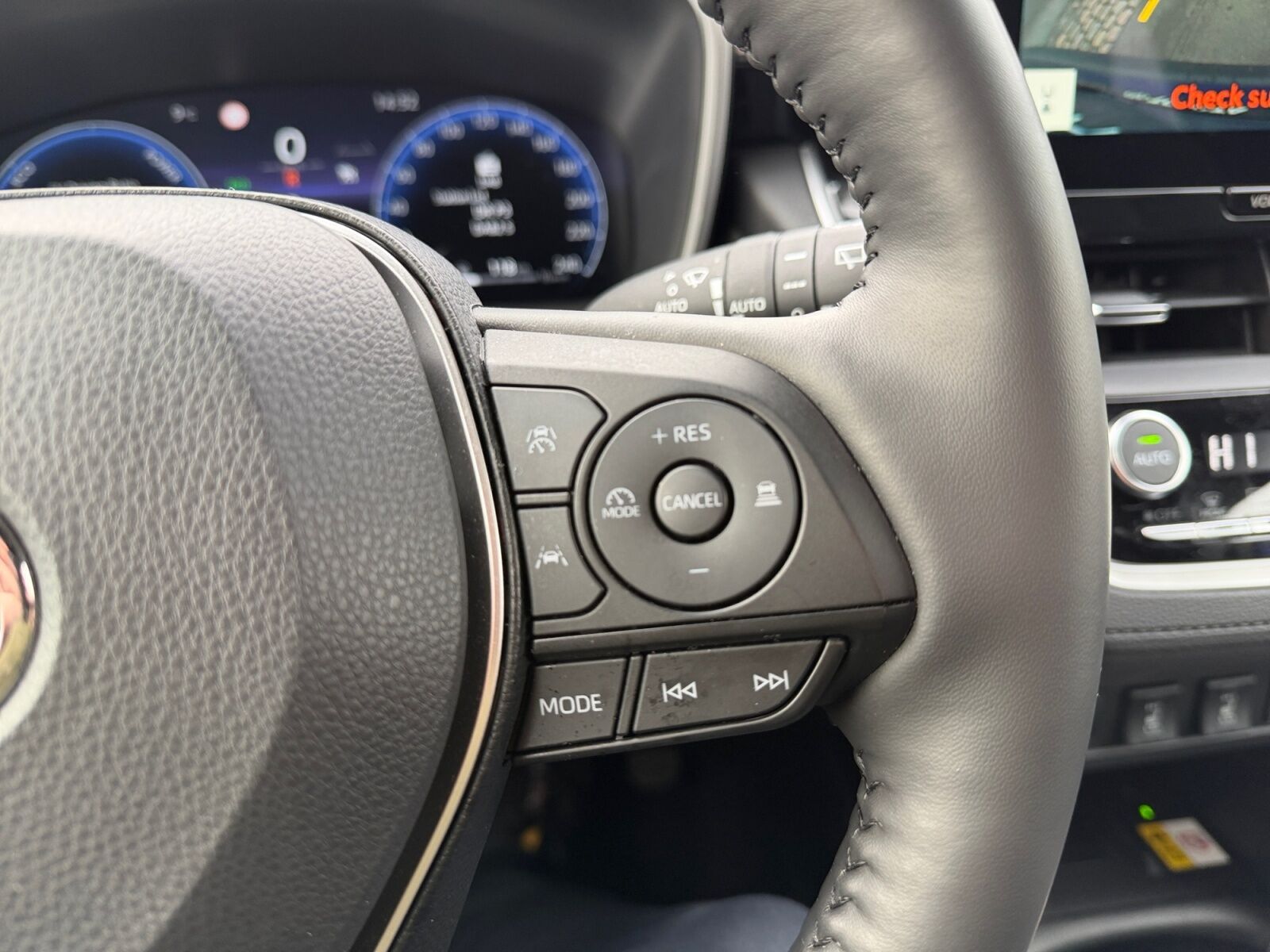 Billede af Toyota Corolla Cross 1,8 Hybrid Style Comfort 140HK 5d Aut.