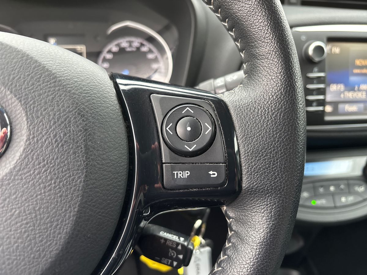 Billede af Toyota Yaris 1,5 Hybrid H2 Premium E-CVT 100HK 5d Trinl. Gear