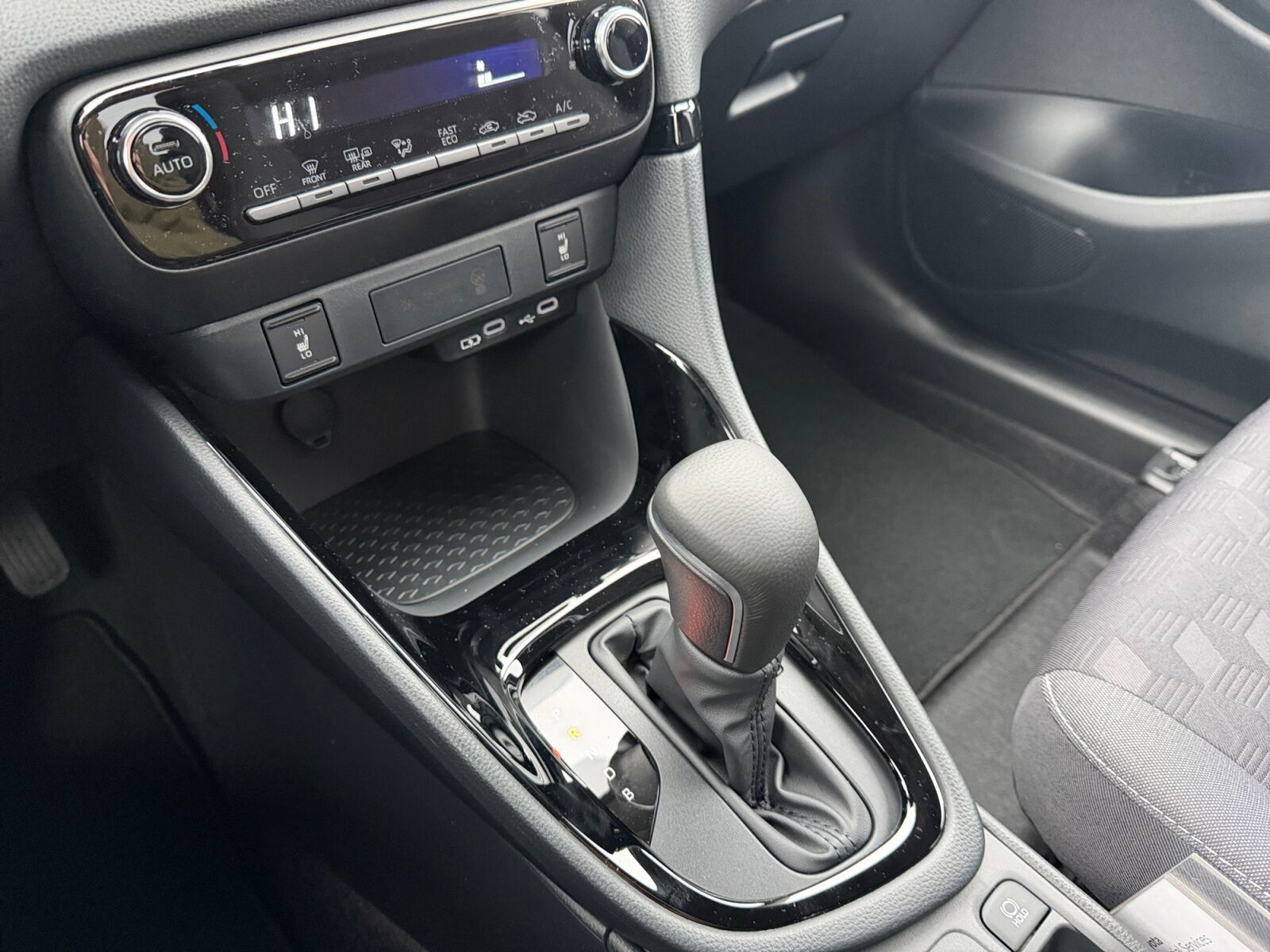 Billede af Toyota Yaris 1,5 Hybrid Style Comfort 116HK 5d Trinl. Gear