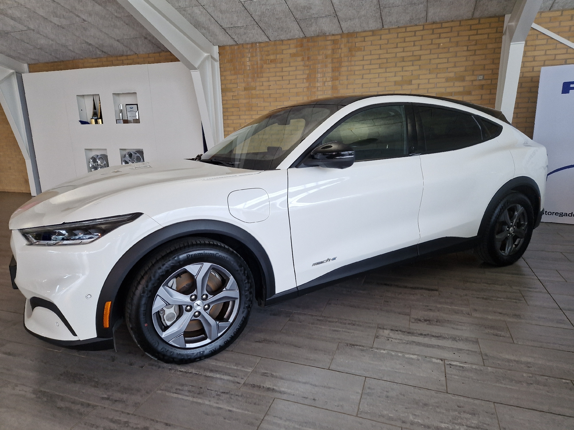 Billede af Ford Mustang Mach-E EL SR 269HK 5d Aut.