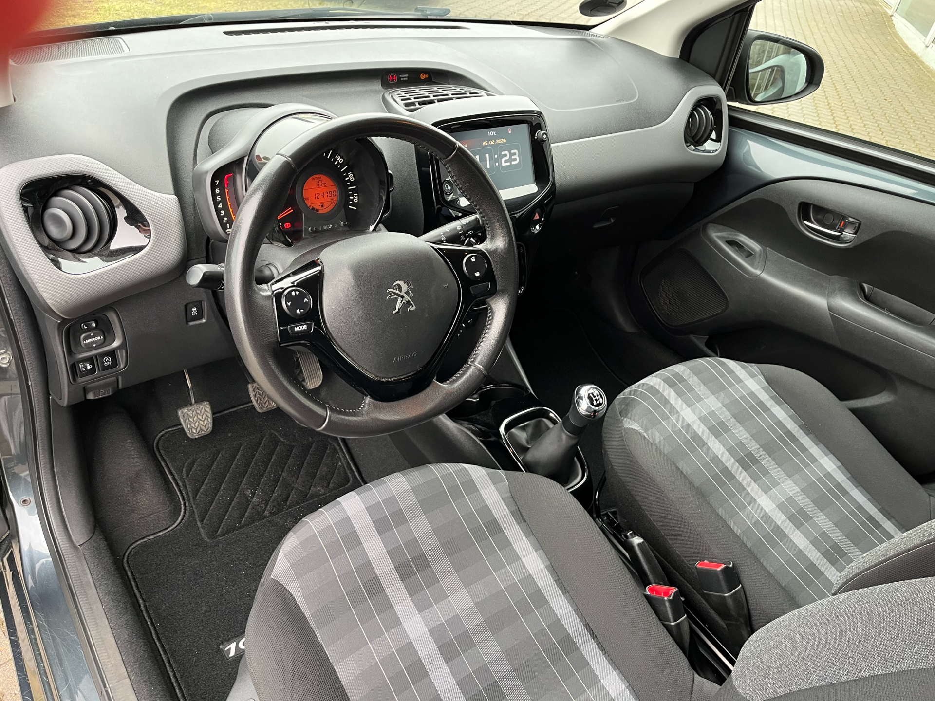 Billede af Peugeot 108 1,0 e-Vti Infinity M 72HK 5d