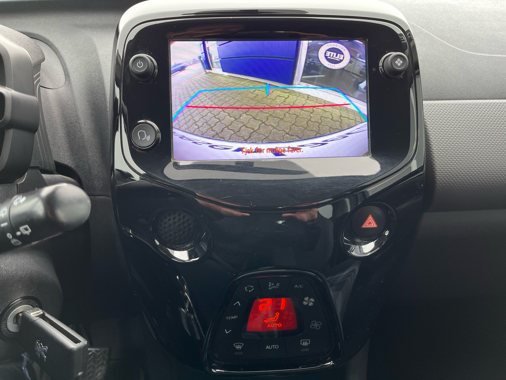 Billede af Peugeot 108 1,0 e-Vti Infinity M 72HK 5d