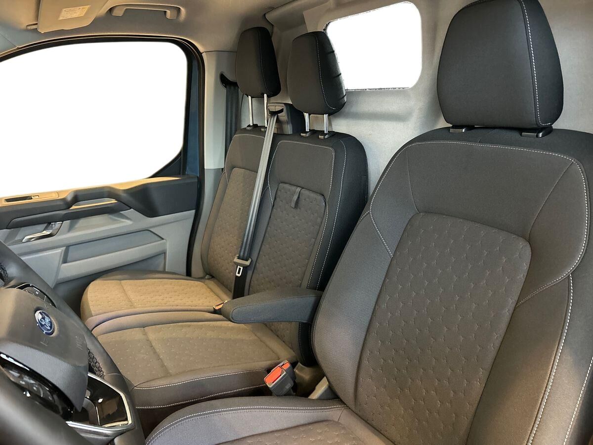 Billede af Ford Transit Custom 320 L2H1 2,5 Plugin-hybrid Limited CVT 233HK Van Trinl. Gear