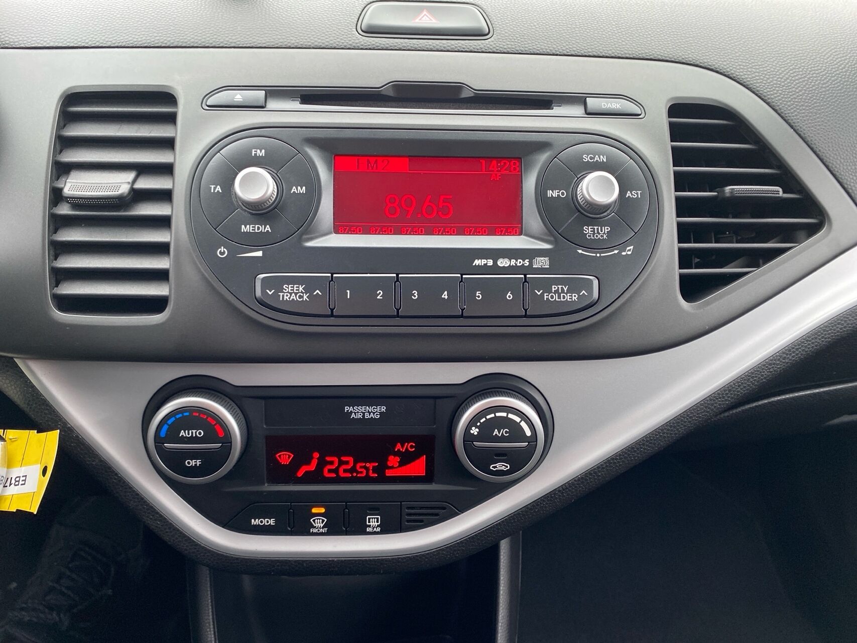 Billede af Kia Picanto 1,0 World Cup Clim 69HK 3d