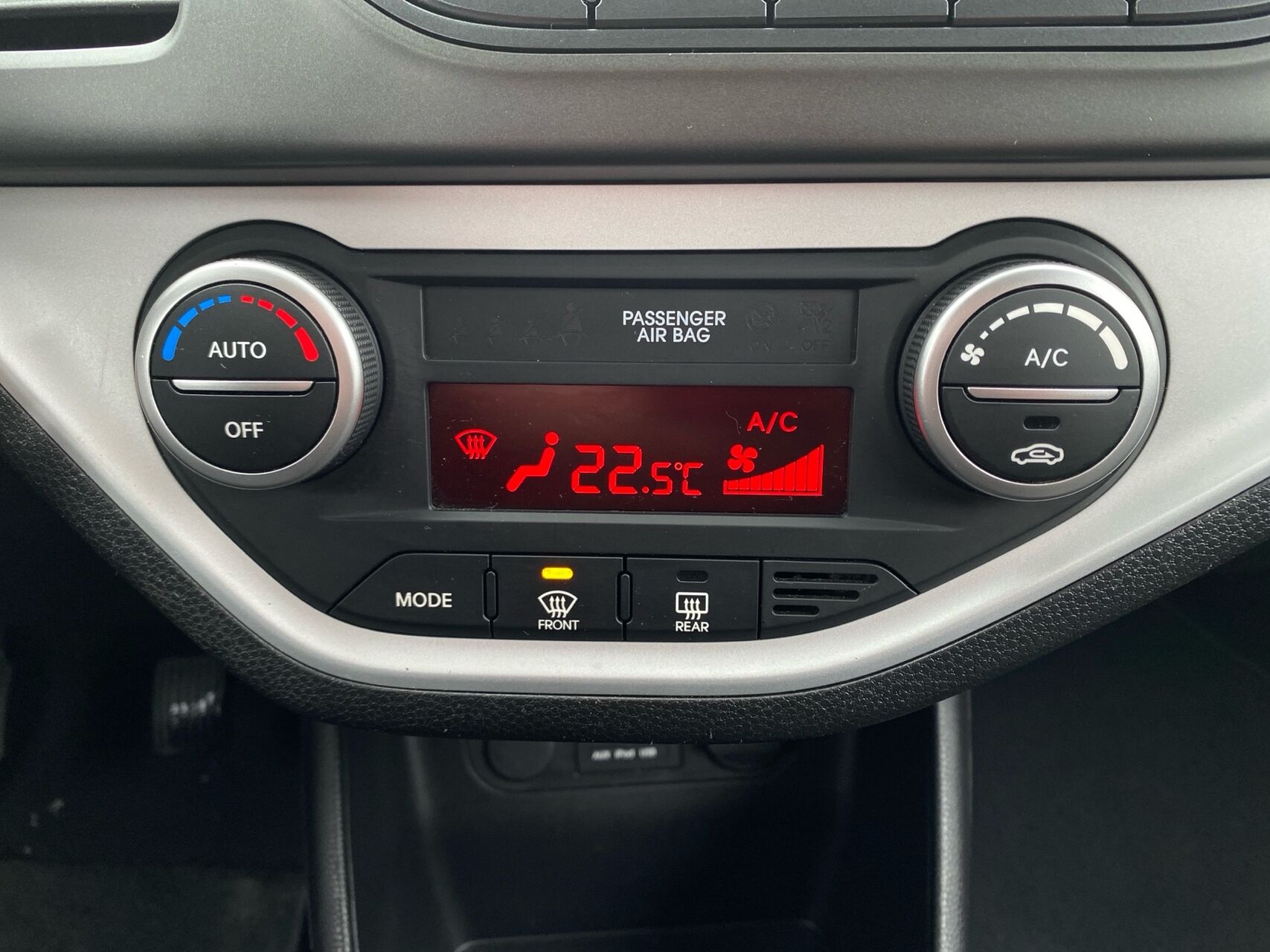 Billede af Kia Picanto 1,0 World Cup Clim 69HK 3d