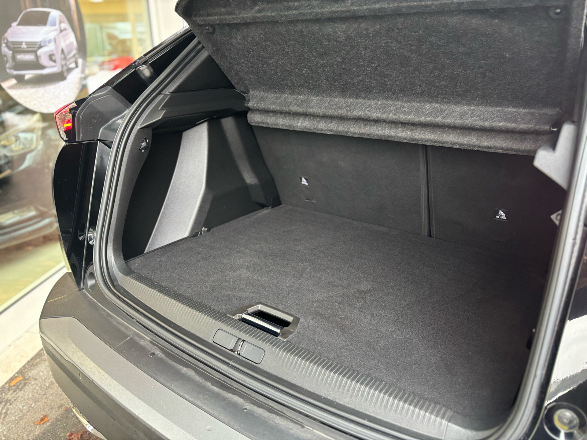 Billede af Peugeot 2008 1,2 PureTech Allure EAT8 130HK 5d 8g Aut.