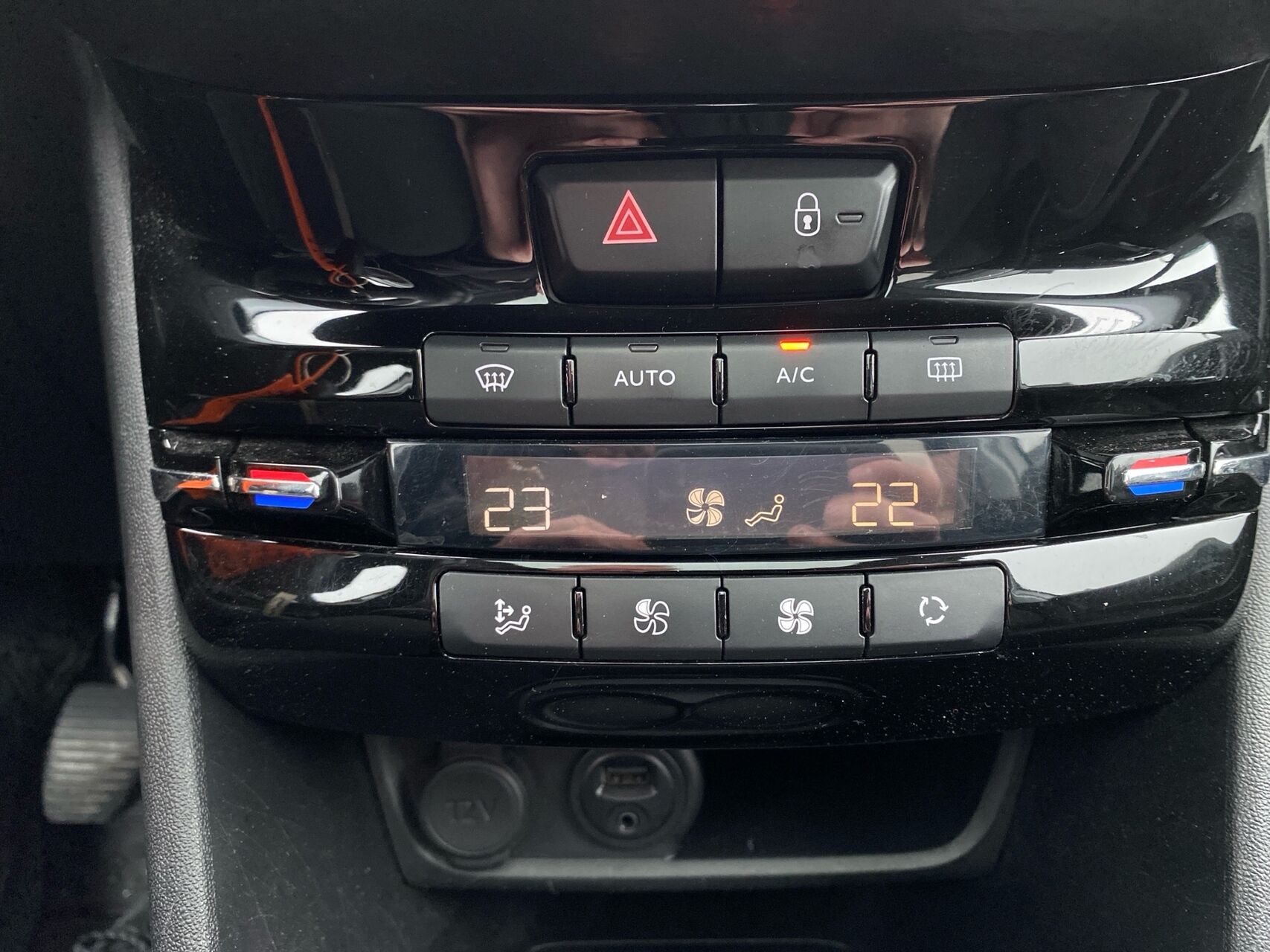 Billede af Peugeot 208 1,6 BlueHDi Desire Sky 100HK 5d