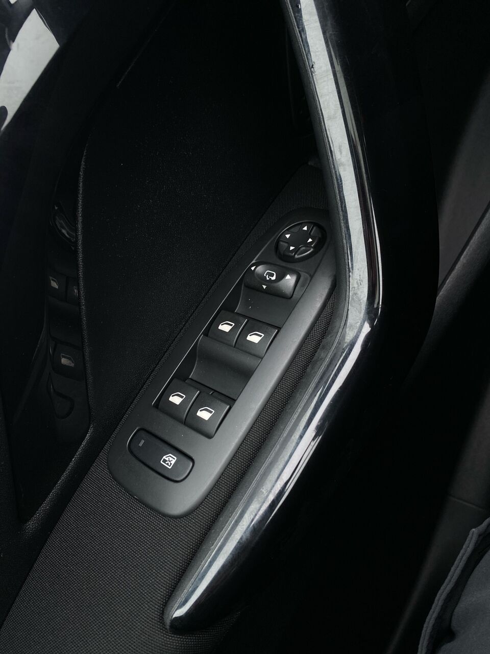 Billede af Peugeot 208 1,6 BlueHDi Desire Sky 100HK 5d