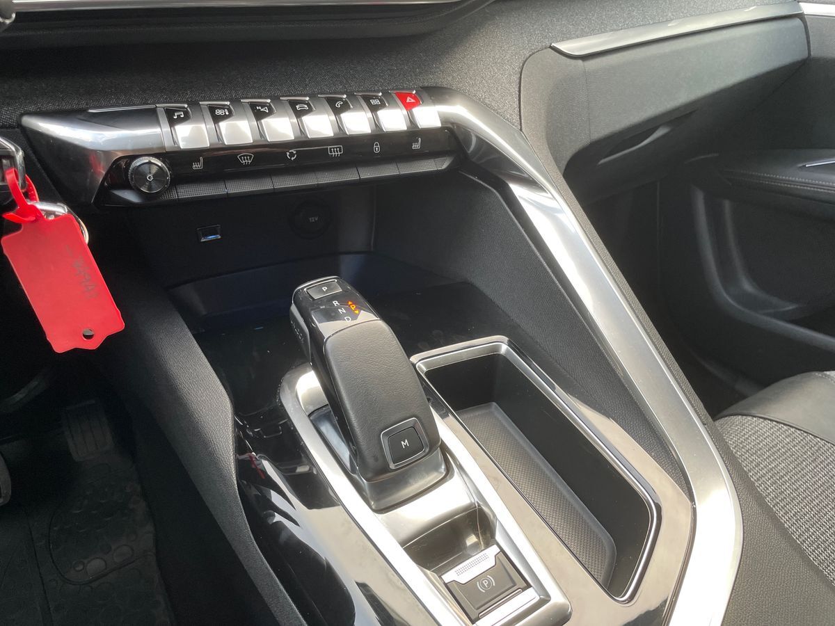 Billede af Peugeot 3008 1,2 PureTech Allure EAT8 130HK 5d 8g Aut.