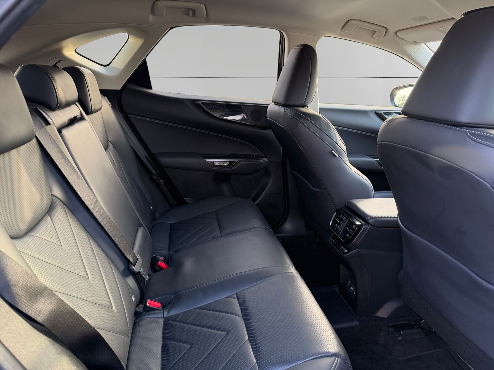 Billede af Lexus NX 450h+ 2,5 Plugin-hybrid Executive Teknik 4WD 309HK 5d Trinl. Gear