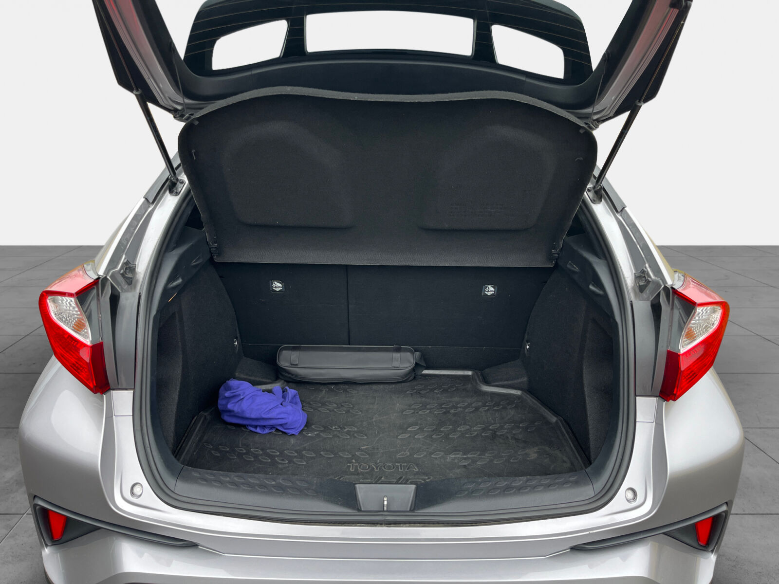 Billede af Toyota C-HR 1,8 Hybrid C-LUB Bi-tone Multidrive S 122HK 5d Aut.