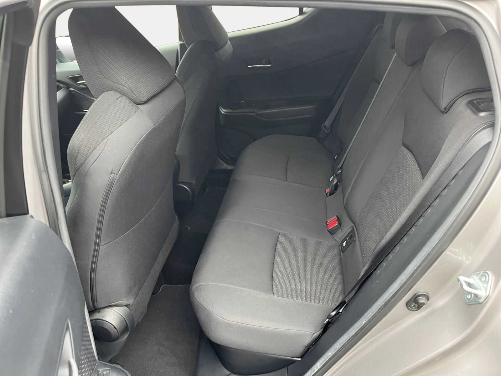 Billede af Toyota C-HR 1,8 Hybrid C-LUB Bi-tone Multidrive S 122HK 5d Aut.