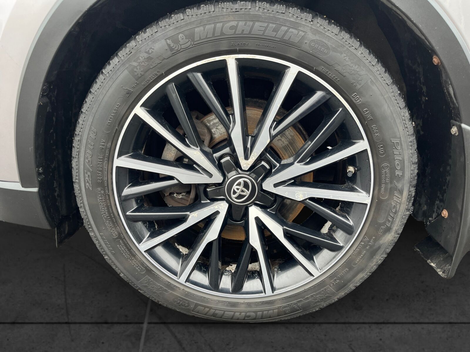 Billede af Toyota C-HR 1,8 Hybrid C-LUB Bi-tone Multidrive S 122HK 5d Aut.