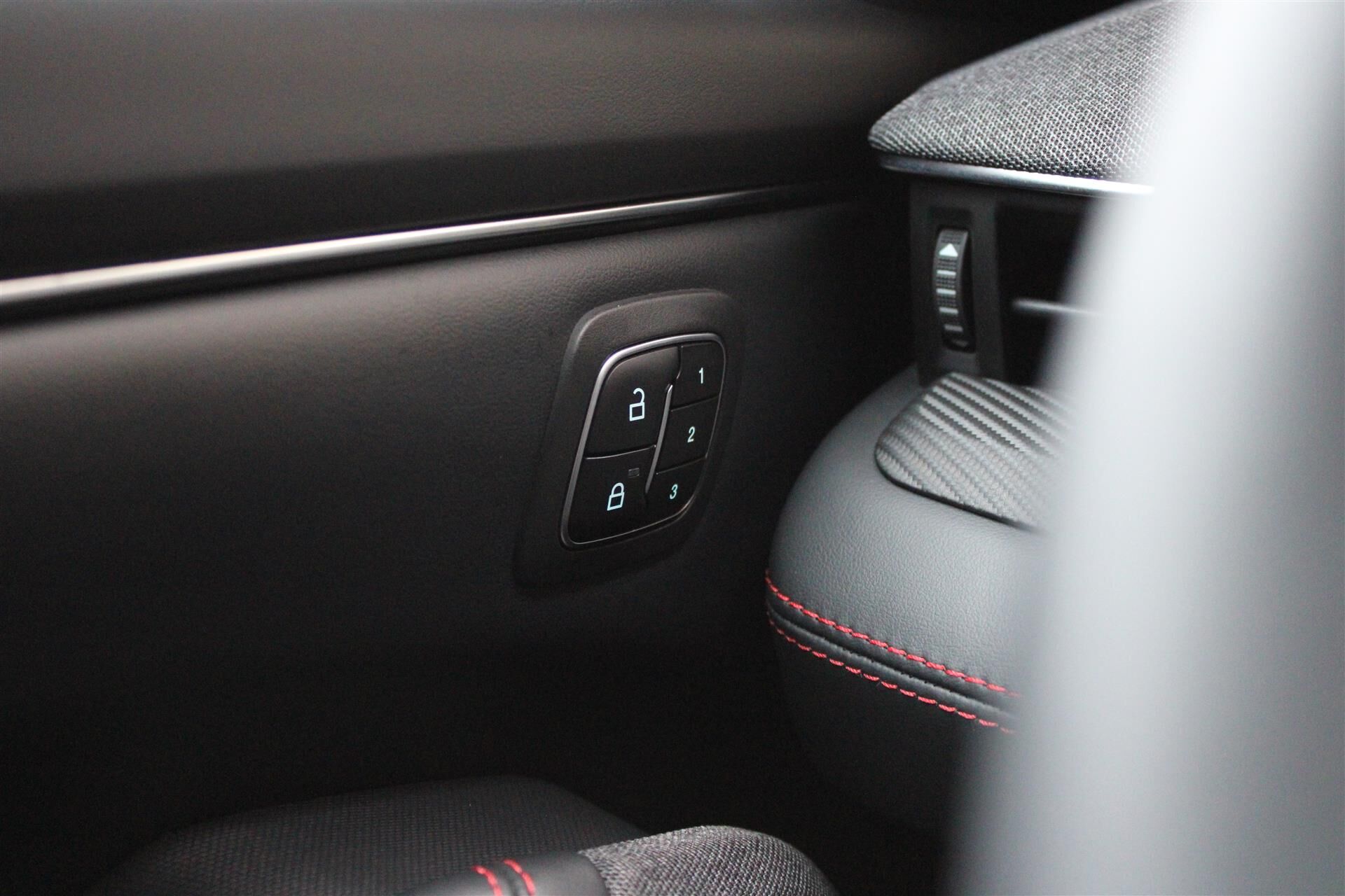 Billede af Ford Mustang Mach-E EL SR Premium AWD 269HK 5d Aut.