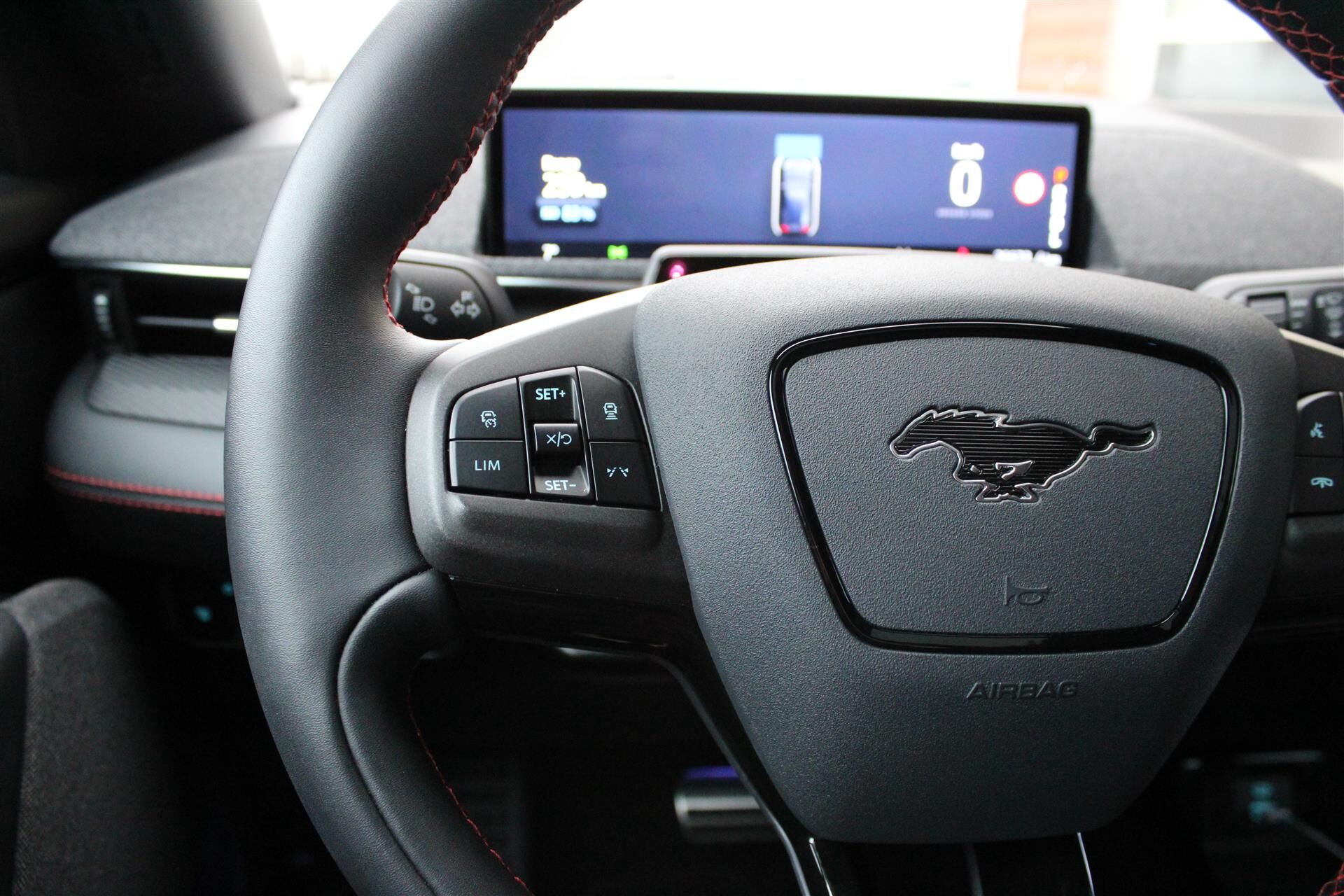 Billede af Ford Mustang Mach-E EL SR Premium AWD 269HK 5d Aut.