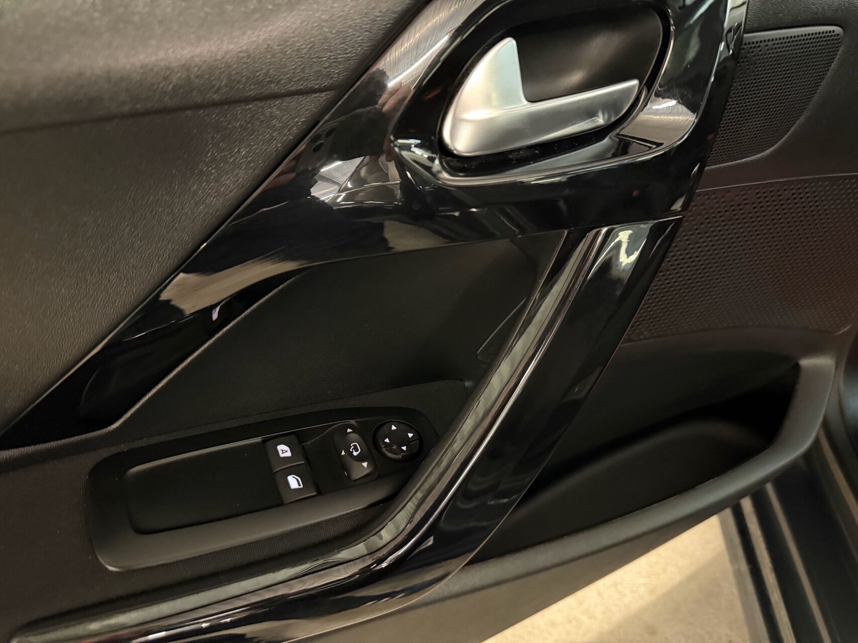 Billede af Peugeot 208 1,5 BlueHDi Signature Sky 100HK 5d