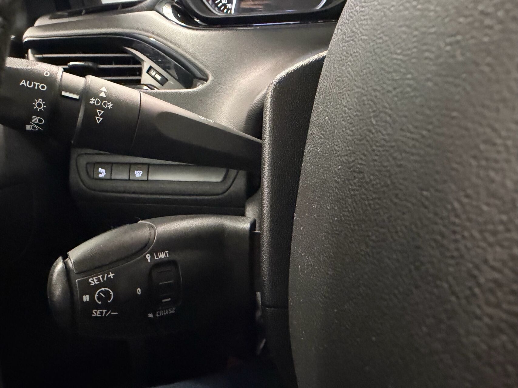 Billede af Peugeot 208 1,5 BlueHDi Signature Sky 100HK 5d