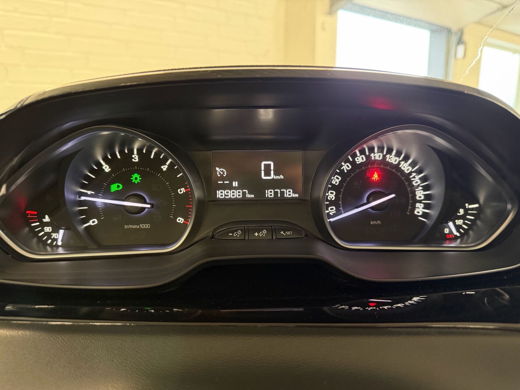 Billede af Peugeot 208 1,5 BlueHDi Signature Sky 100HK 5d