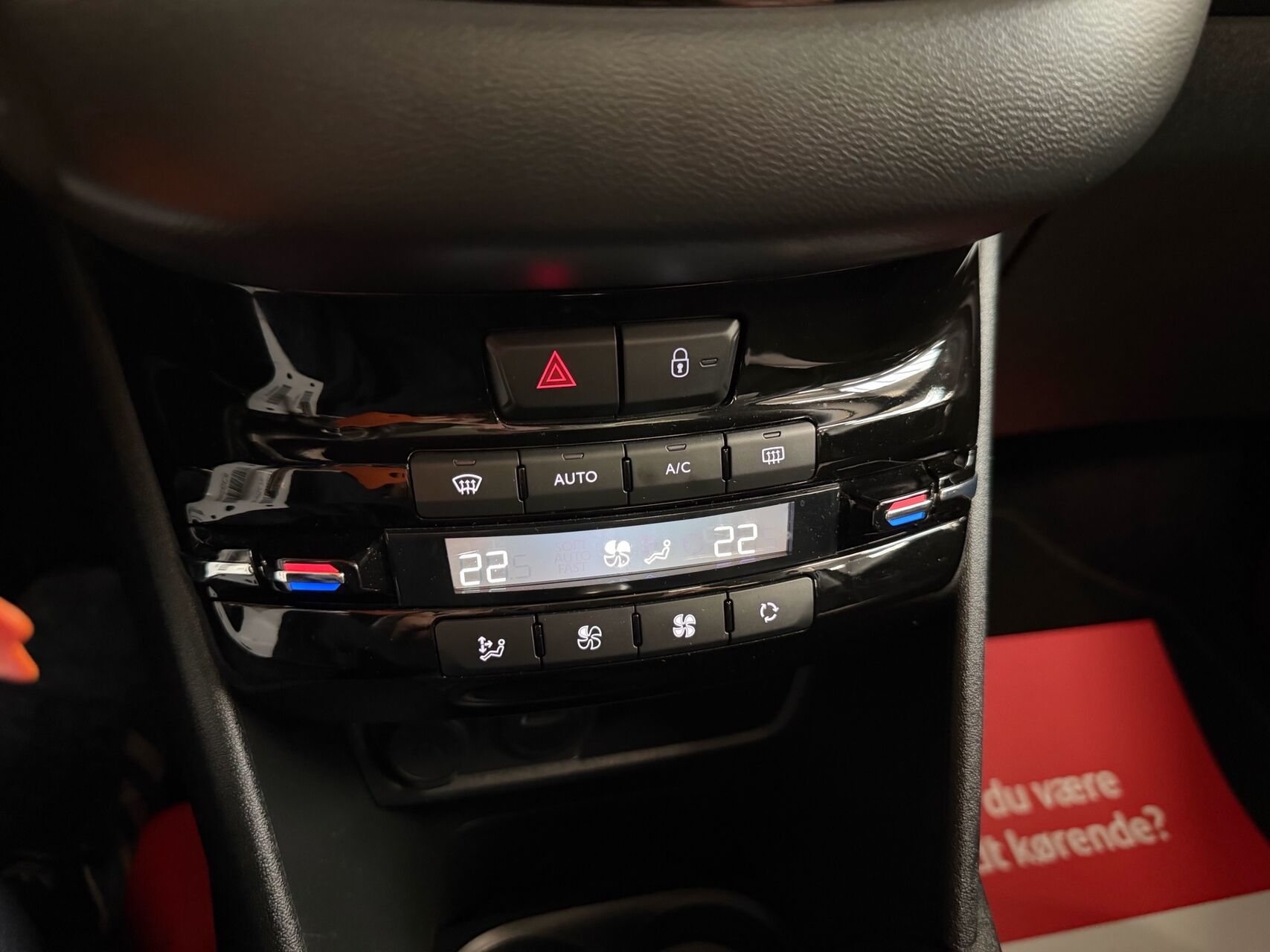 Billede af Peugeot 208 1,5 BlueHDi Signature Sky 100HK 5d