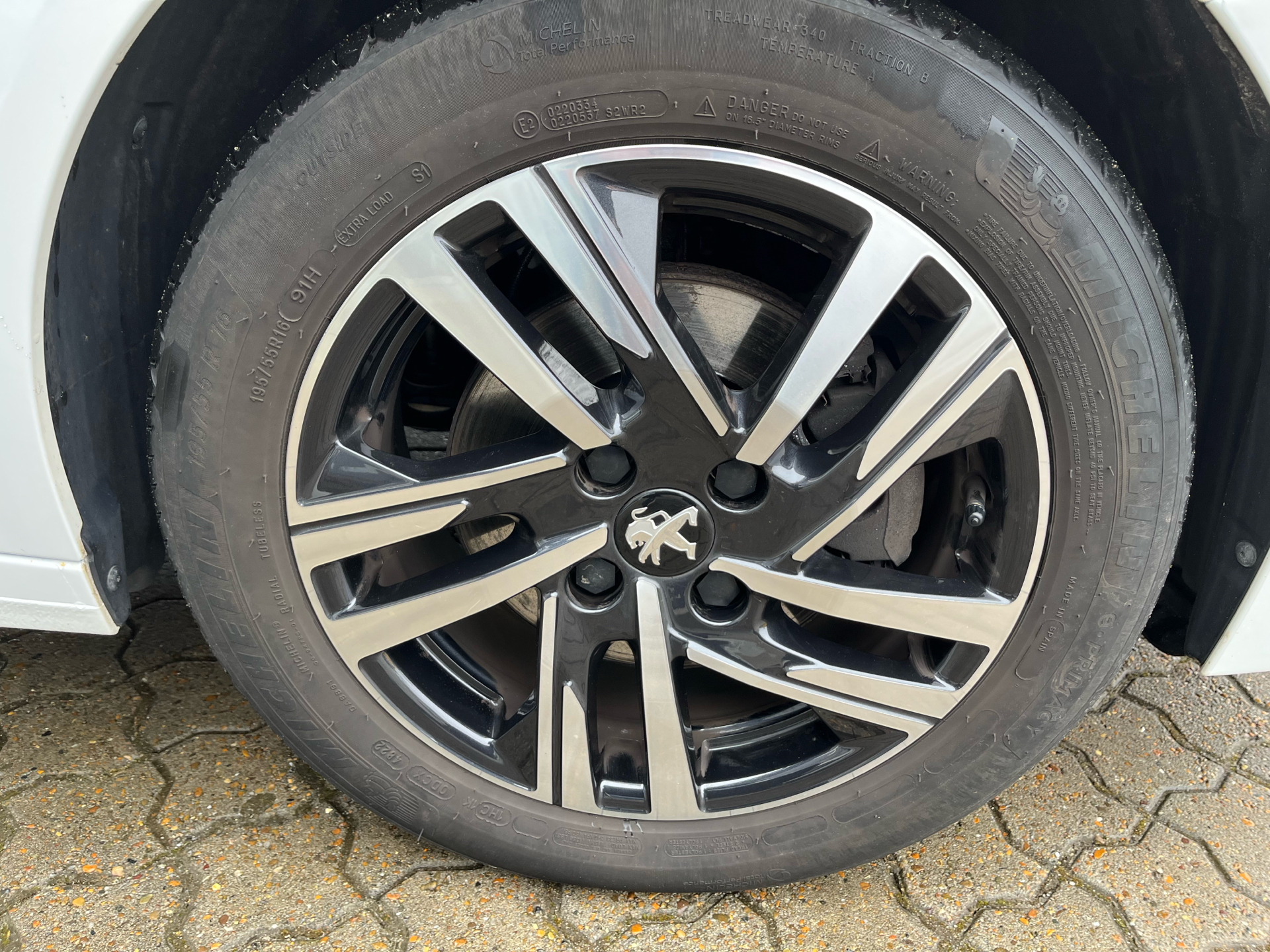 Billede af Peugeot 208 1,2 PureTech Allure 100HK 5d 6g