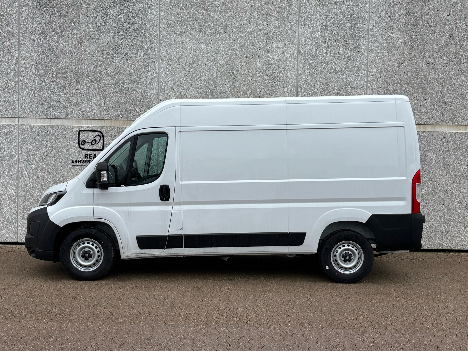 Billede af Fiat Ducato 35M L2H2 2,2 Multijet Pro 180HK Van 8g Aut.