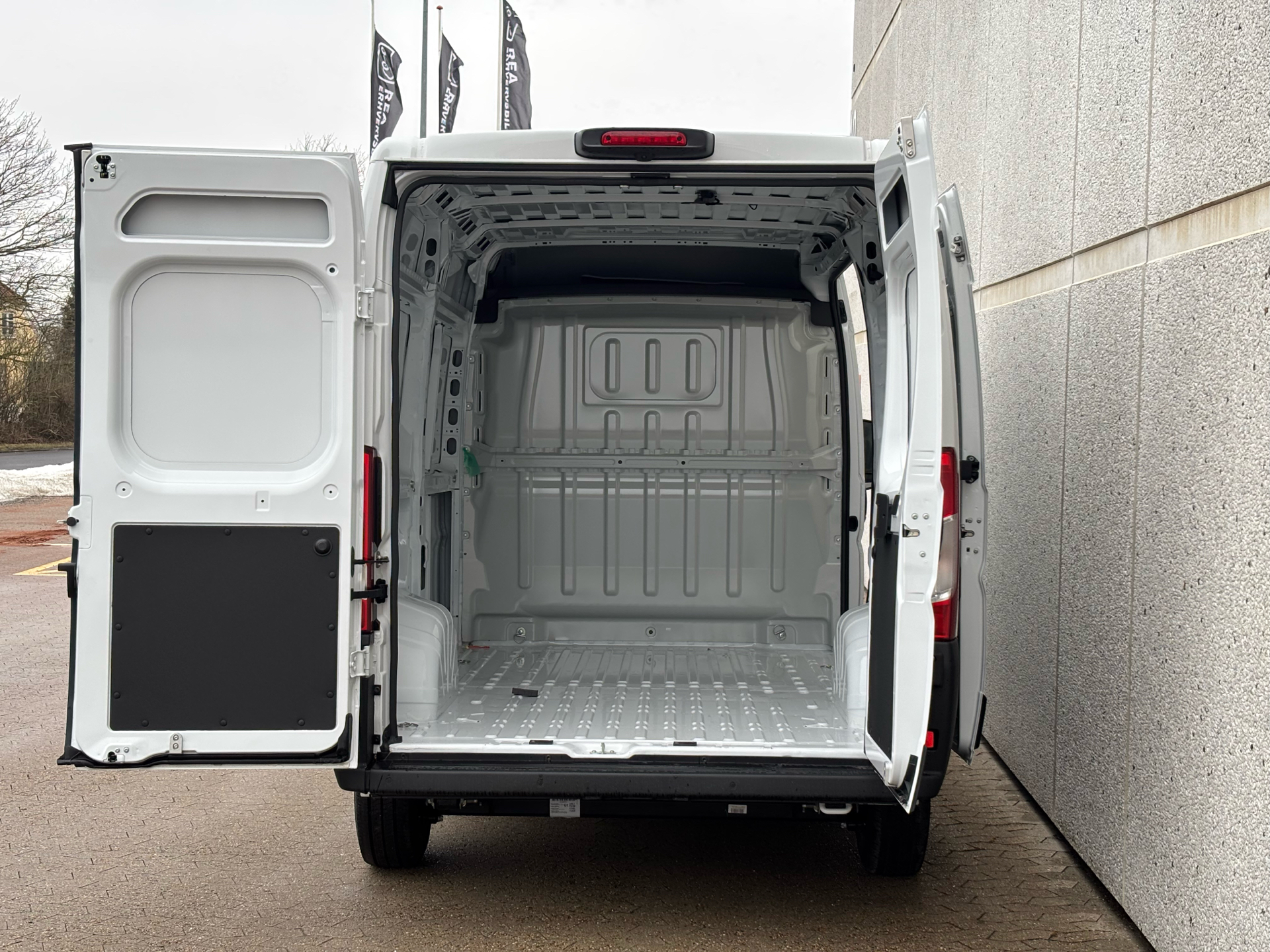 Billede af Fiat Ducato 35M L2H2 2,2 Multijet Pro 180HK Van 8g Aut.