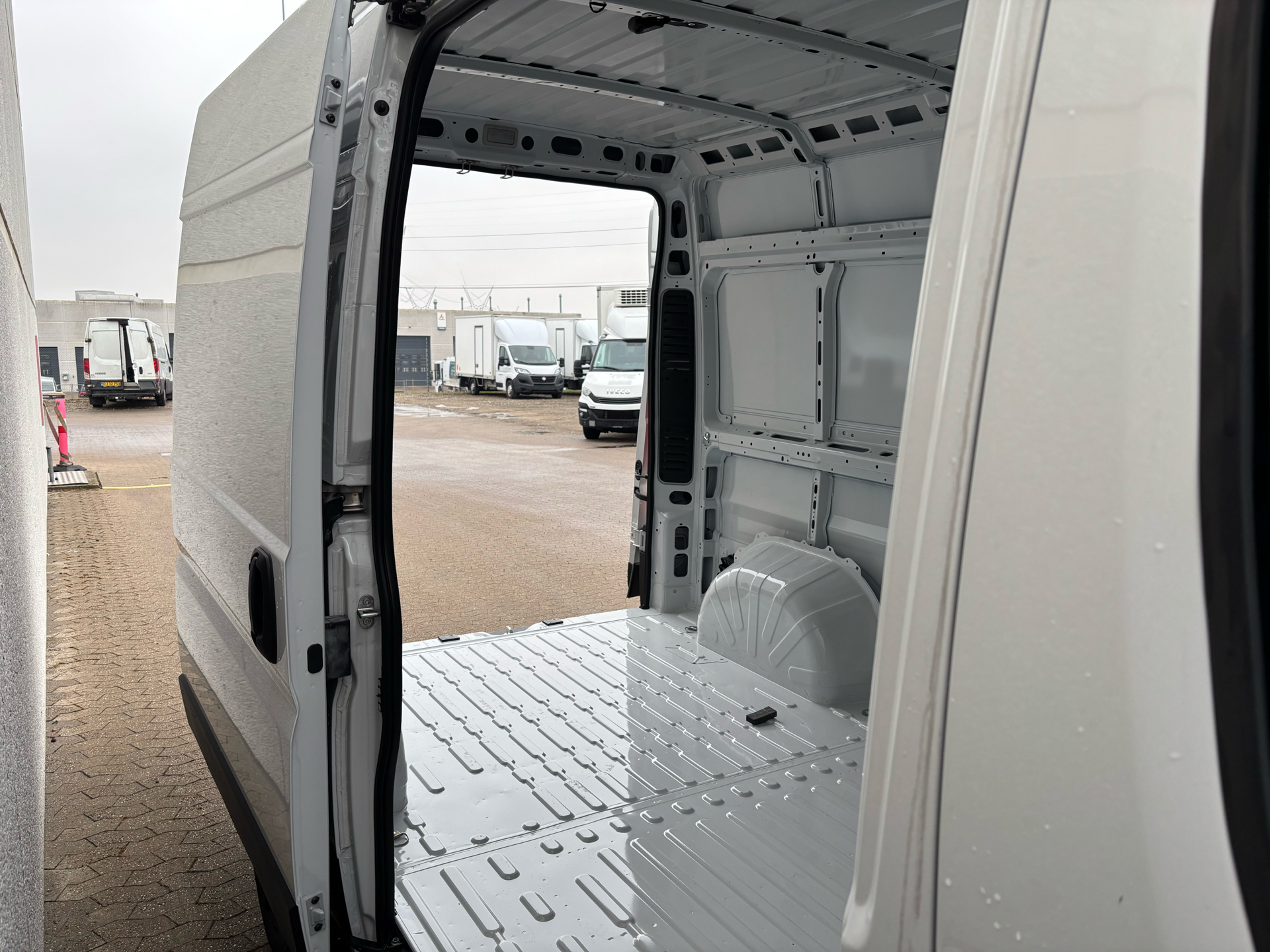 Billede af Fiat Ducato 35M L2H2 2,2 Multijet Pro 180HK Van 8g Aut.