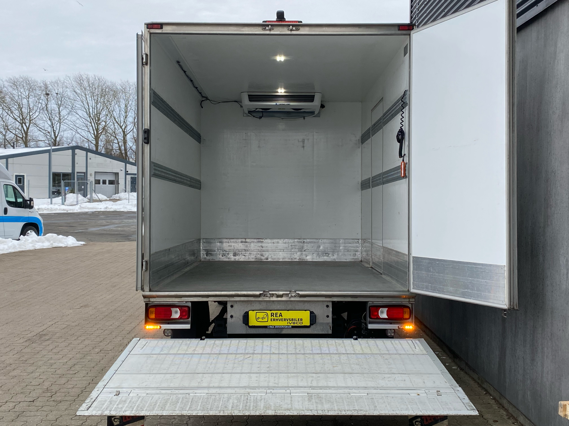 Billede af Iveco Daily 35S18 3750mm 3,0 D 180HK Ladv./Chas. 8g Aut.