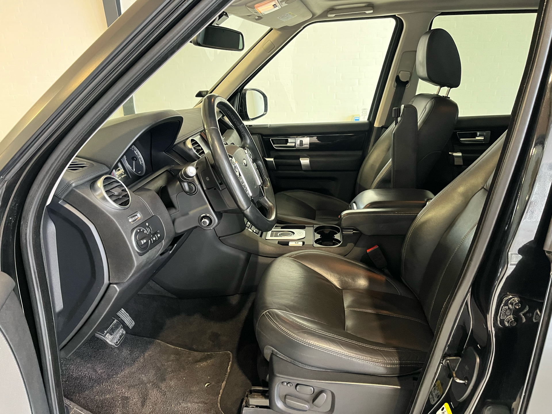 Billede af Land Rover Discovery 3,0 SD V6 HSE 4x4 256HK 5d 8g Aut.