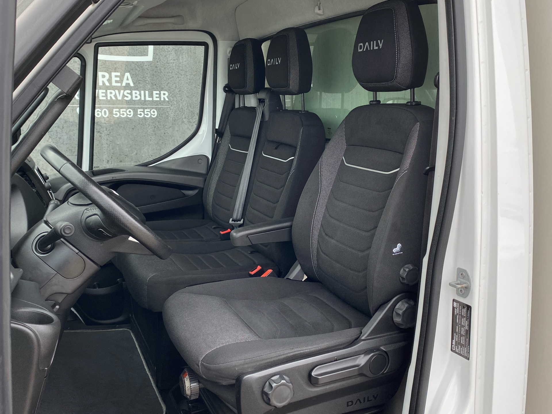 Billede af Iveco Daily 35S18 3750mm 3,0 D 180HK Ladv./Chas. 8g Aut.
