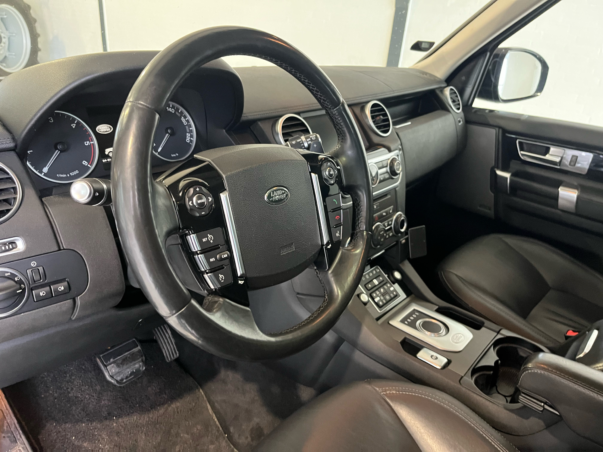 Billede af Land Rover Discovery 3,0 SD V6 HSE 4x4 256HK 5d 8g Aut.