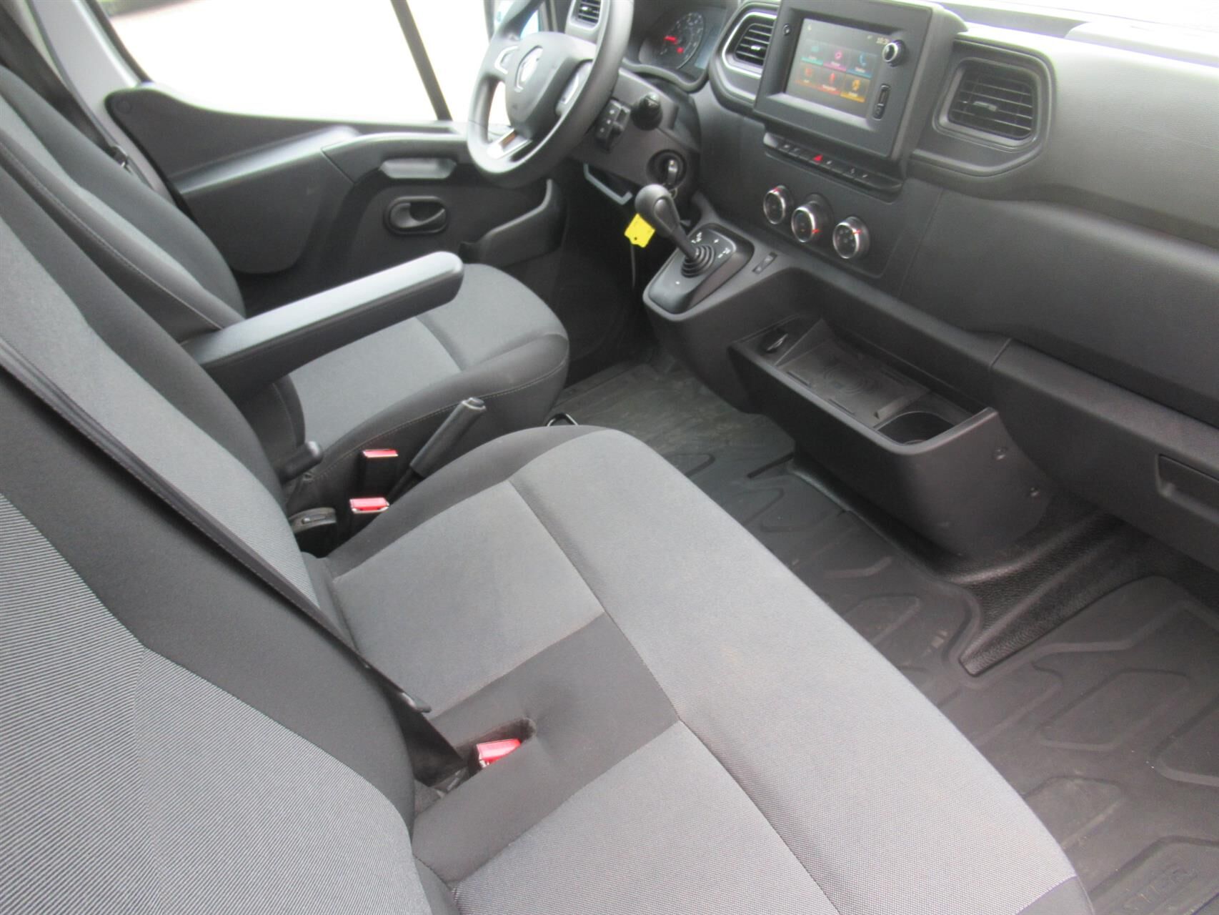 Billede af Renault Master T35 L2H2 2,3 DCI TwinTurbo start/stop Quickshift 150HK Van 6g Aut.