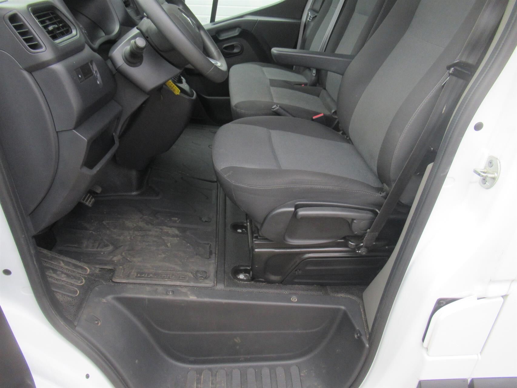 Billede af Renault Master T35 L2H2 2,3 DCI TwinTurbo start/stop Quickshift 150HK Van 6g Aut.