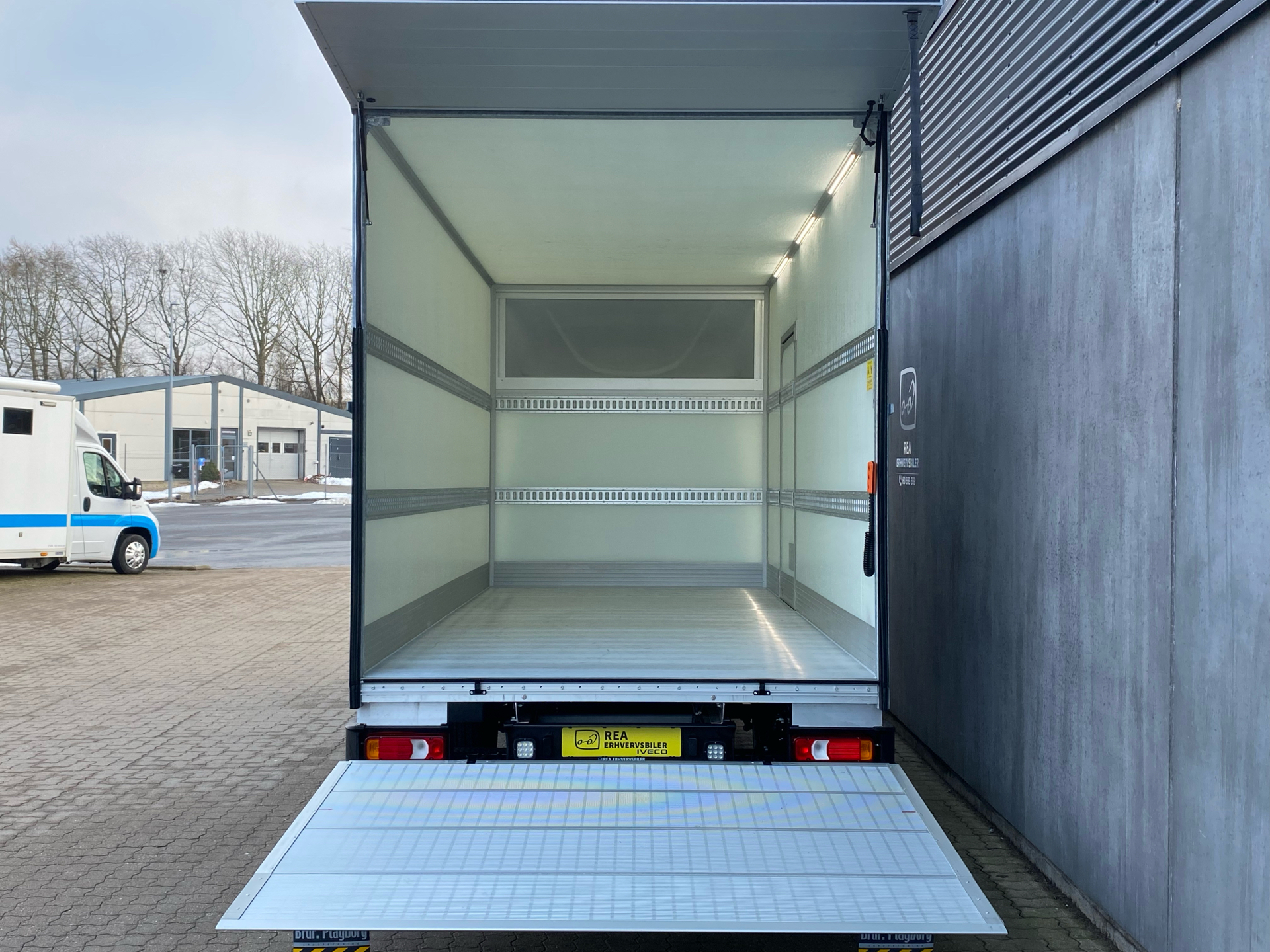 Billede af Iveco Daily 35S18 4800mm 3,0 D 176HK Ladv./Chas. 8g Aut.