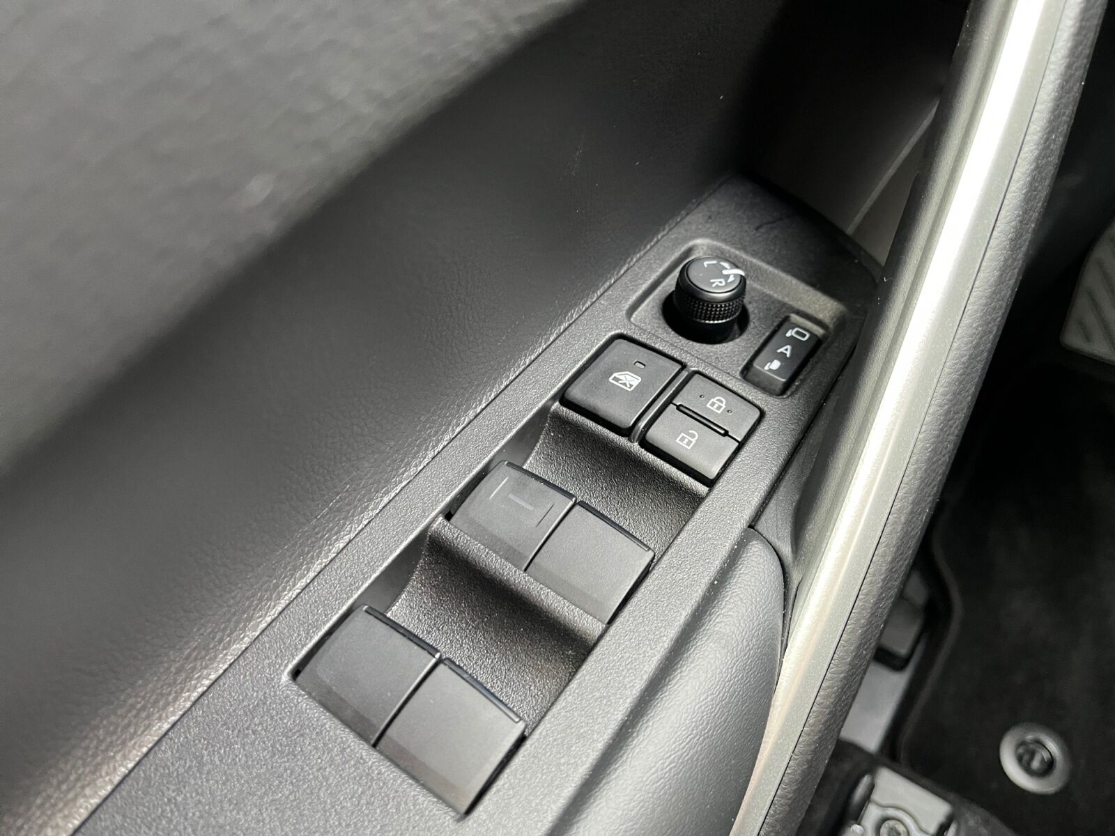 Billede af Toyota Corolla Cross 1,8 Hybrid Style Comfort 140HK 5d Aut.