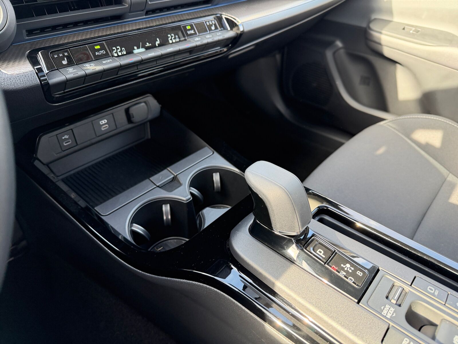 Billede af Toyota Prius Plug-in 2,0 Plugin-hybrid Elegant Panorama 223HK 5d Aut.