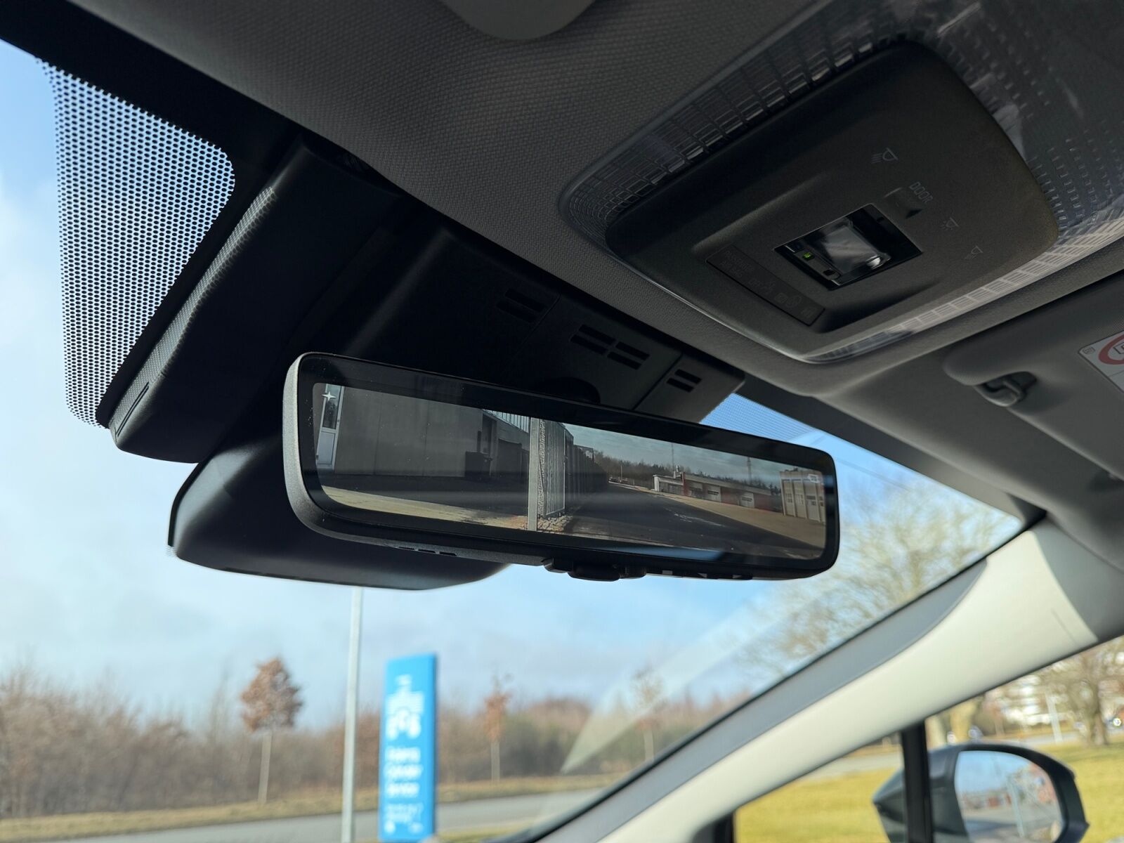 Billede af Toyota Prius Plug-in 2,0 Plugin-hybrid Elegant Panorama 223HK 5d Aut.