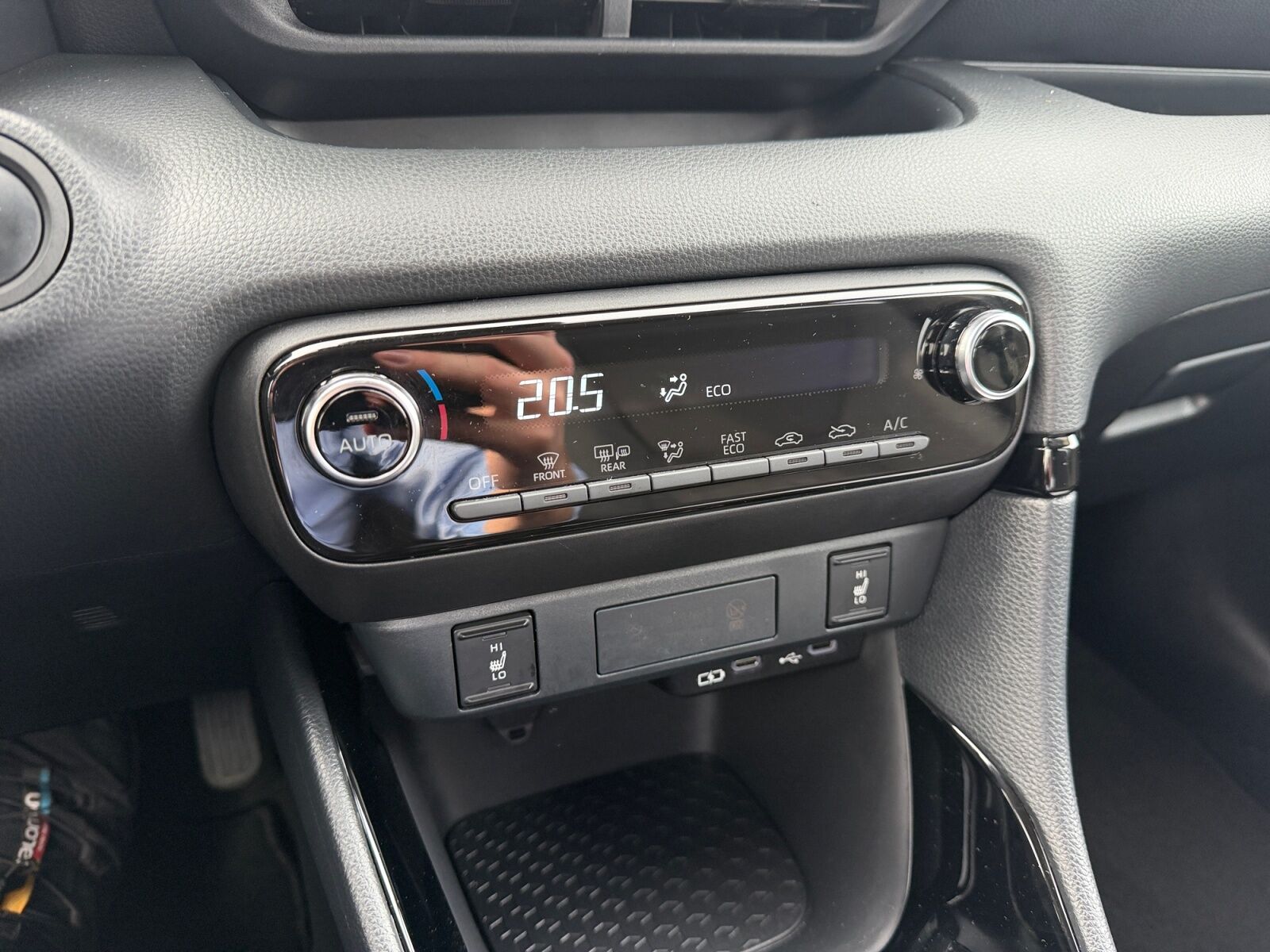 Billede af Toyota Yaris 1,5 Hybrid Style Comfort 116HK 5d Trinl. Gear