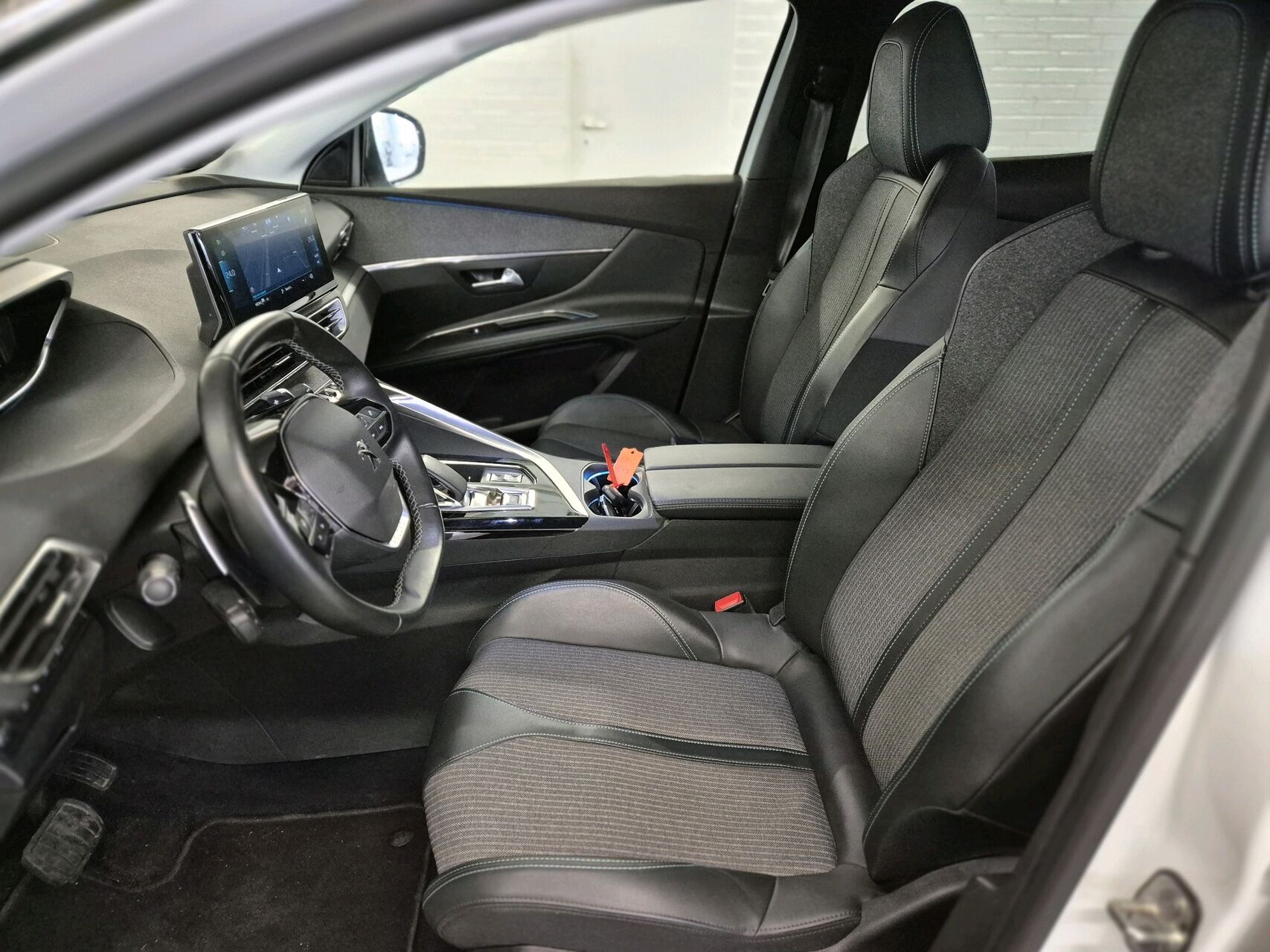 Billede af Peugeot 3008 1,6 PureTech  Plugin-hybrid First Selection EAT8 225HK 5d 8g Aut.