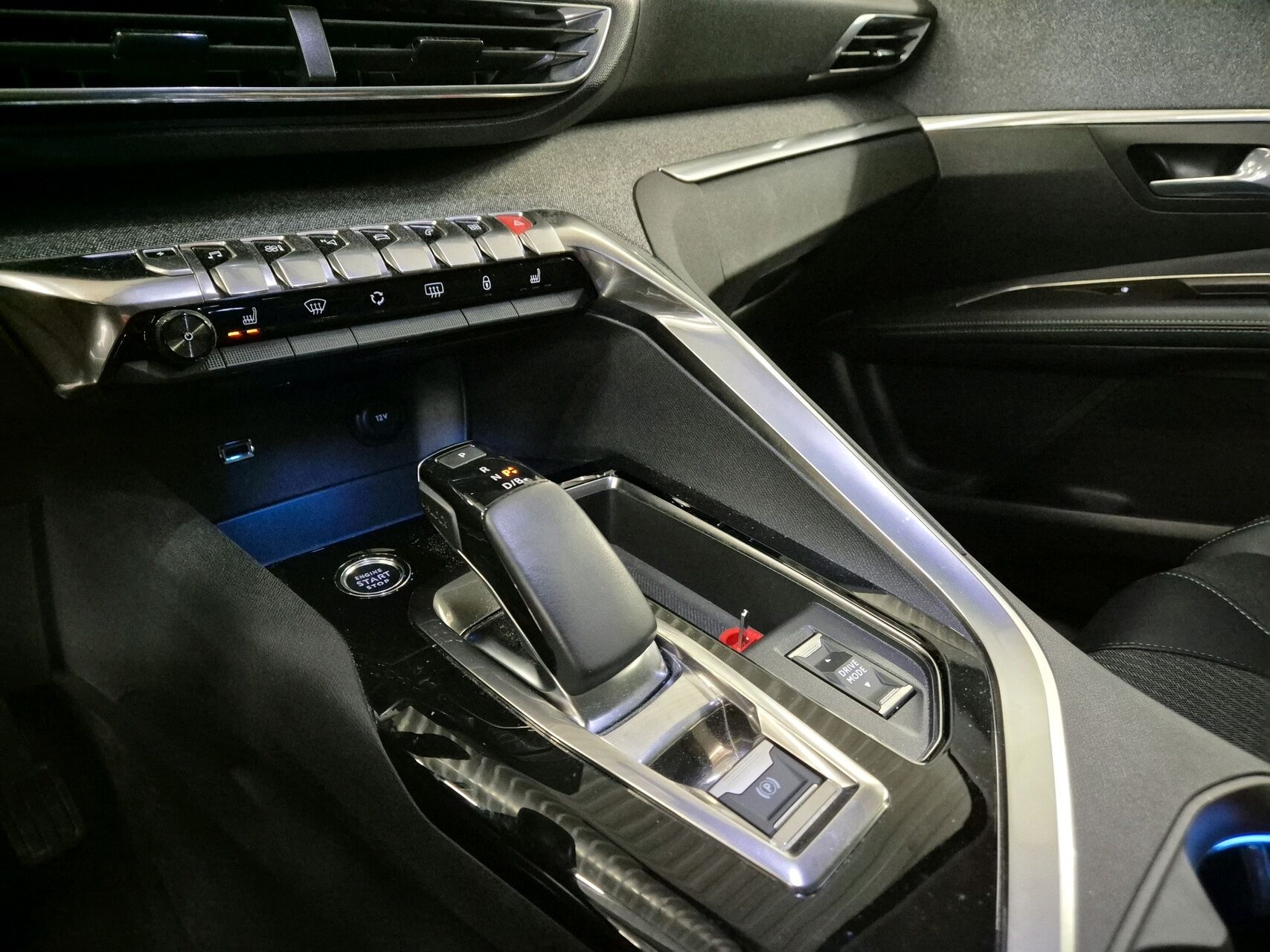 Billede af Peugeot 3008 1,6 PureTech  Plugin-hybrid First Selection EAT8 225HK 5d 8g Aut.