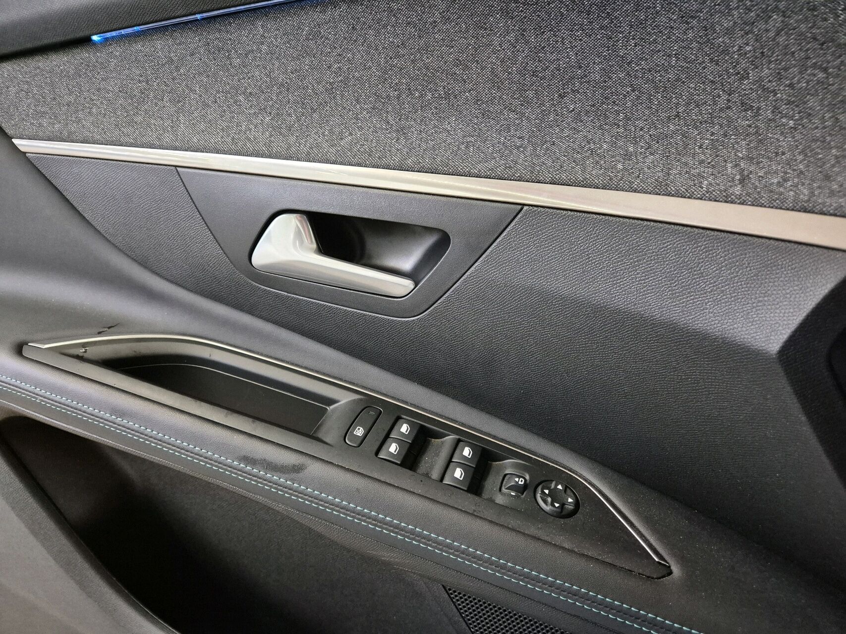 Billede af Peugeot 3008 1,6 PureTech  Plugin-hybrid First Selection EAT8 225HK 5d 8g Aut.