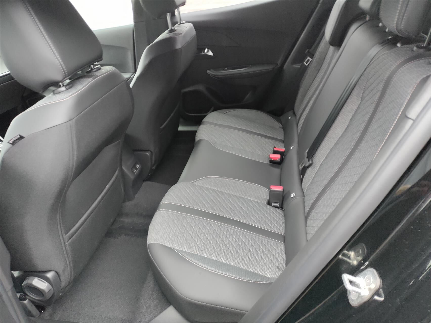 Billede af Peugeot 2008 1,2 PureTech Allure EAT8 130HK 5d 8g Aut.